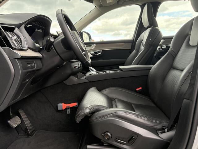 Volvo XC90 2.0 T8 Plug-in Hybrid AWD Ultra Dark | SOH:100% | Trekhaak | Luchtvering | Bowers Wilkins Audio | Panoramadak | Head-up Display | 360 Graden Camera | Nappaleder | Stoelventilatie | Stoelmassage | Stoelverwarming voor en achter | Keyless Entry | Elektrische Achterklep | Cruise Control Adaptief | BLIS | Google Navigatie | Apple Carplay | Android Auto