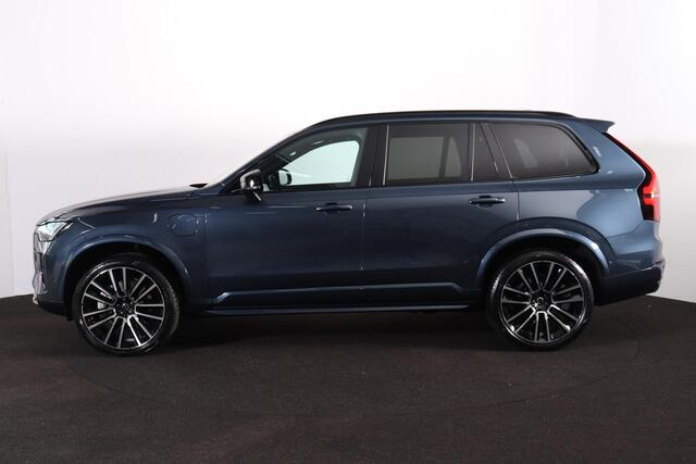 Volvo XC90 T8 Recharge AWD Ultra Dark Exec. Ed. - Panorama/schuifdak - Luchtvering - IntelliSafe Assist & Surround - 360º Camera - Bowers & Wilkins audio - Verwarmde voorstoelen, stuur & achterbank - Parkeersensoren voor & achter - Elektr. bedienb. voorstoelen met geheugen - Head up display - Draadloze tel. lader - Extra getint glas - 22'' LMV