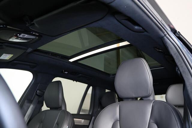 Volvo XC90 T8 Recharge AWD Ultra Dark Exec. Ed. - Panorama/schuifdak - Luchtvering - IntelliSafe Assist & Surround - 360º Camera - Bowers & Wilkins audio - Verwarmde voorstoelen, stuur & achterbank - Parkeersensoren voor & achter - Elektr. bedienb. voorstoelen met geheugen - Head up display - Draadloze tel. lader - Extra getint glas - 22'' LMV