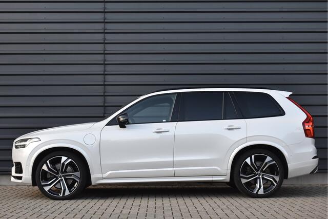 Volvo XC90 2.0 T8 Recharge AWD R-Design *Orig. NL* | Panorama | Trekhaak | Luchtvering | B&W Audio | 22'' Wielen | Head- Up |