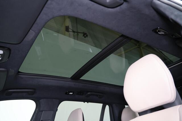Volvo XC90 T8 Recharge AWD Ultra Dark Exec. Ed. - Luchtvering - Panorama/schuifdak - IntelliSafe Assist & Surround - 360º Camera - Bowers & Wilkins audio - Adaptieve LED koplampen - Verwarmde voorstoelen, stuur & achterbank - Parkeersensoren voor & achter - Elektr. bedienb. voorstoelen met geheugen - Head up display - Draadloze tel. lader - Extra getint glas - 22' LMV