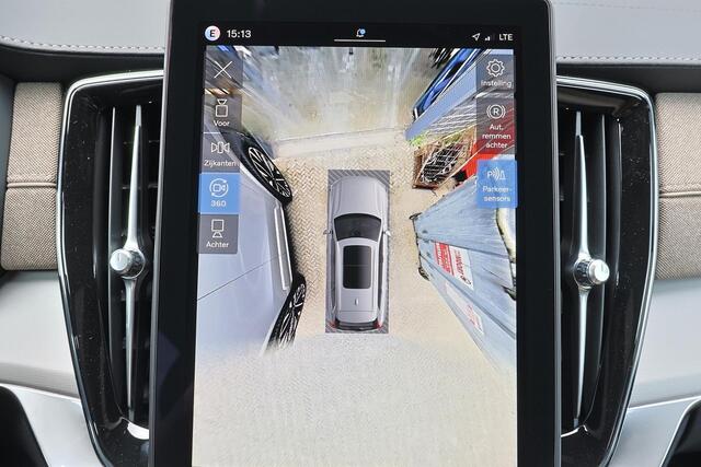 Volvo XC90 T8 Recharge AWD Ultra Dark Exec. Ed. - Luchtvering - Panorama/schuifdak - IntelliSafe Assist & Surround - 360º Camera - Bowers & Wilkins audio - Adaptieve LED koplampen - Verwarmde voorstoelen, stuur & achterbank - Parkeersensoren voor & achter - Elektr. bedienb. voorstoelen met geheugen - Head up display - Draadloze tel. lader - Extra getint glas - 22' LMV