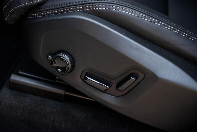 Volvo XC90 2.0 T8 Plug-in hybrid AWD Ultra Dark Exec. Ed. | Trekhaak | Luchtvering | Gelaagd Glas | Bowers & Wilkins | Massage & Ventilatie Stoelen | Schuif-/ kanteldak |
