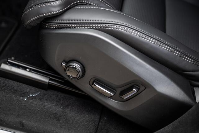 Volvo XC90 2.0 T8 Plug-in hybrid AWD Ultra Bright Executive Edition | Trekhaak | Luchtvering | Gelaagd Glas | Bowers & Wilkins | Massage & Ventilatie Stoelen | Schuif-/ Kanteldak |