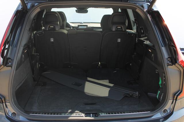 Volvo XC90 T8 406pk Automaat AWD Ultra Black Edition / Stoelmassage - en ventilatie / Luchtvering / Trekhaak / Panoramadak / Google services / Elektrisch bedienbare voorstoelen met geheugen / Stoelverwarming voor en achter – foto 9
