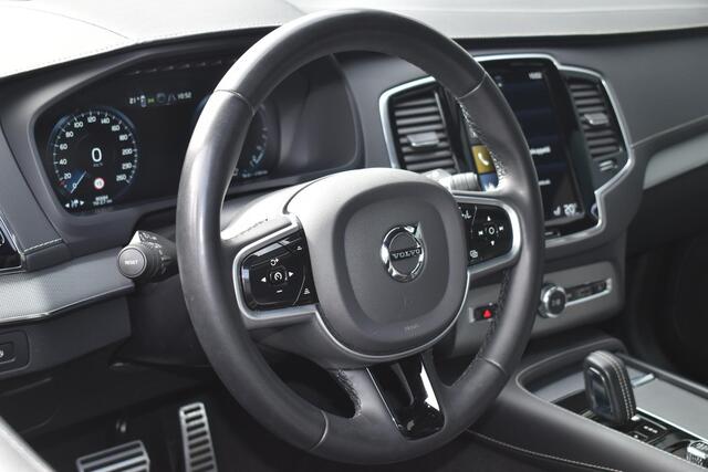Volvo XC90 2.0 T8 Recharge AWD R-Design l Long range l Luchtvering l 360° camera l Head-up display l Bowers & Wilkins High-end Audio l Stoel- & stuurwielverwarming l Trekhaak l Panoramisch schuif-/kanteldak l BLIS l Adaptieve cruise control l Pilot Assist l Sportstoelen l 21 Inch l