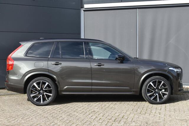 Volvo XC90 2.0 T8 Recharge AWD R-Design l Long range l Luchtvering l 360° camera l Head-up display l Bowers & Wilkins High-end Audio l Stoel- & stuurwielverwarming l Trekhaak l Panoramisch schuif-/kanteldak l BLIS l Adaptieve cruise control l Pilot Assist l Sportstoelen l 21 Inch l