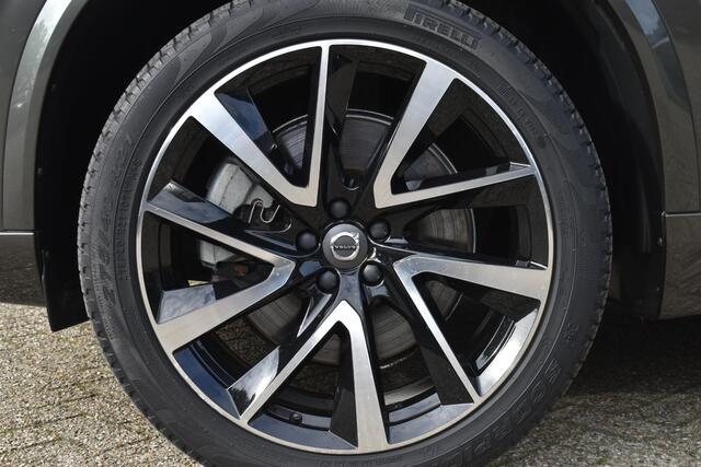 Volvo XC90 2.0 T8 Recharge AWD R-Design l Long range l Luchtvering l 360° camera l Head-up display l Bowers & Wilkins High-end Audio l Stoel- & stuurwielverwarming l Trekhaak l Panoramisch schuif-/kanteldak l BLIS l Adaptieve cruise control l Pilot Assist l Sportstoelen l 21 Inch l