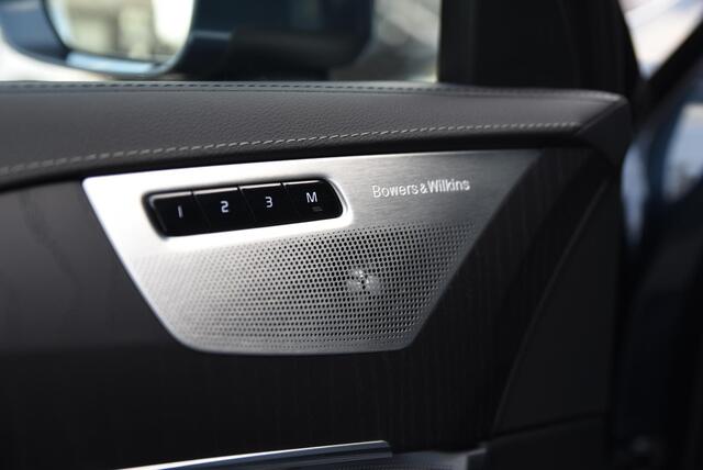 Volvo XC90 2.0 T8 Recharge AWD Ultimate Bright Luchtvering - Pano - Trekhaak