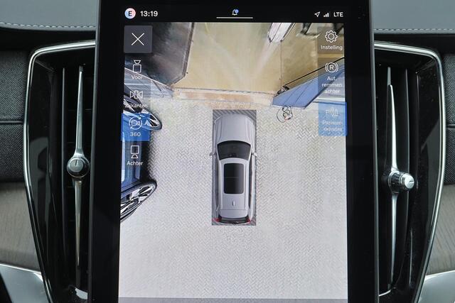 Volvo XC90 T8 Recharge AWD Ultra Dark - Luchtvering - Panorama/schuifdak - IntelliSafe Assist & Surround - 360º Camera - Bowers & Wilkins audio - Adaptieve LED koplampen - Verwarmde voorstoelen, stuur & achterbank - Parkeersensoren voor & achter - Elektr. bedienb. voorstoelen met geheugen - Geventileerde voorstoelen - Head up display - Draadloze tel. lader - Extra getint glas - Inklapbare trekhaak - 21' LMV – foto 9