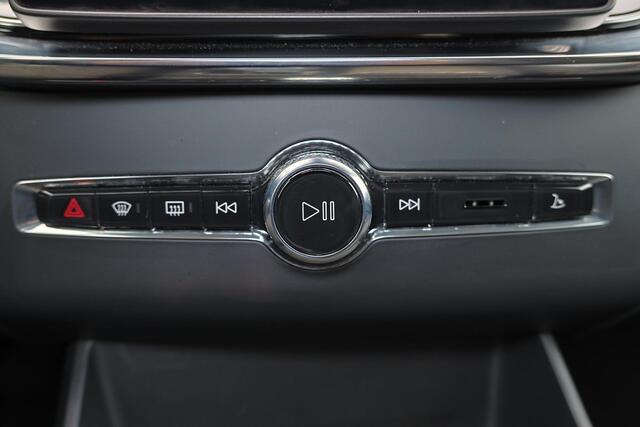 Volvo XC90 T8 Recharge AWD Plus Dark - IntelliSafe Assist & Surround - Panorama/schuifdak - Luchtvering - 360º Camera - Bowers & Wilkins audio - Adaptieve LED koplampen - Verwarmde voorstoelen, stuur & achterbank - Parkeersensoren voor & achter - Elektr. bedienb. voorstoelen met geheugen - Extra getint glas - Draadloze tel. lader - Inklapbare trekhaak - 21' LMV – foto 9
