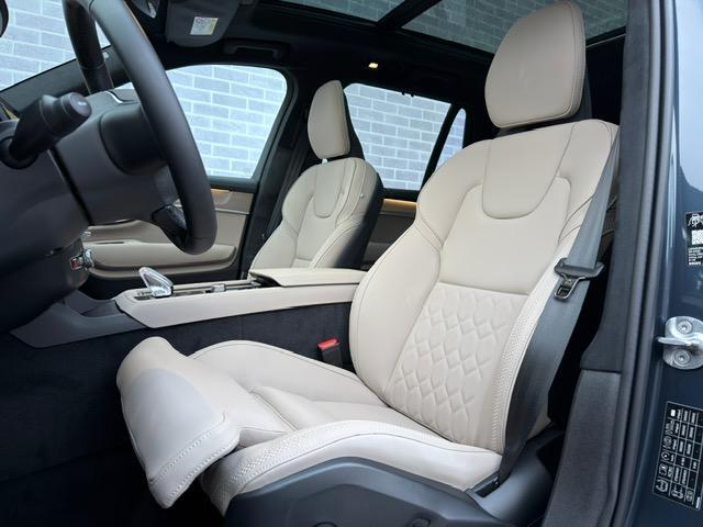 Volvo XC90 T8 Plug-in hybrid AWD Ultra Dark | Luchtvering | Trekhaak | Keyless Entry | Schuif-/Kanteldak | Elek. Verst. Voorstoelen | 360° Camera | Head-up Display | Harman Kardon Audio – foto 4