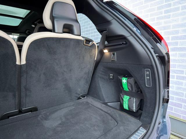 Volvo XC90 T8 Plug-in hybrid AWD Ultra Dark | Luchtvering | Trekhaak | Keyless Entry | Schuif-/Kanteldak | Elek. Verst. Voorstoelen | 360° Camera | Head-up Display | Harman Kardon Audio – foto 7