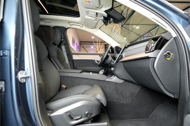 Volvo XC90 2.0 T8 AWD 335kW/456pk Aut8 Recharge Ultra Dark 7P ADAPT.CRUISE + HARMAN/KARDON + PANORAMADAK + HEAD-UP + STOEL-&STUURVERWARMING + PILOT ASSIST + LEDEREN DASHBOARD + 360 CAMERA + BLIS + LANE ASSIST + PD-GLASS + ACHTERBANKVERWARMING + 21" LM-VELGEN! – foto 4