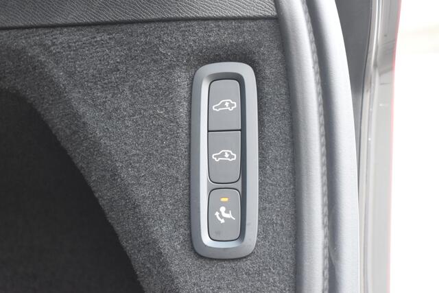 Volvo XC90 T8 455PK Plug-in hybrid AWD Ultra Dark / Bowers & Wilkins / Luchtvering / Head-Up Display / 360 Camera / Massagestoelen / Elektrisch bedienbare stoelen met geheugen / Stoelventilatie / Nappaleder / Elektrisch uitklapbare trekhaak – foto 4