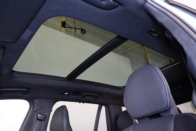 Volvo XC90 T8 Recharge AWD Ultra Black Ed. Exec. - Luchtvering - Panorama/schuifdak - IntelliSafe Assist & Surround - 360º Camera - Bowers & Wilkins audio - Adaptieve LED koplampen - Verwarmde voorstoelen, stuur & achterbank - Parkeersensoren voor & achter - Elektr. bedienb. voorstoelen met geheugen - Head up display - Draadloze tel. lader - Extra getint glas - 22' LMV – foto 6