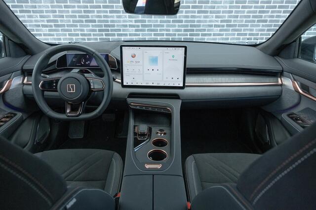 Zeekr 001 AWD Performance 100 kWh | V2L | 22kW Lader | Warmtepomp | Panoramadak | Head-up Display | 360 Graden Camera | Keyless Entry | Elektrische Achterklep | Elektrisch Verstelbare Voorstoelen en Stuurkolom | Stoelverwarming voor en achter | Cruise Control Adaptief | Dodehoekdetectie | Navigatie | Apple Carplay | Android Auto