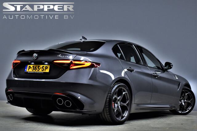 Alfa Romeo GIULIA 2.9 V6 510pk Automaat Quadrifoglio Keramisch/Carbon/Camera/Navi/Led/Leer/Alcantara/Adap.Cruise/Lmv19"