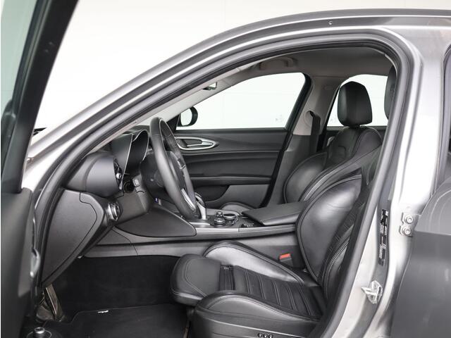 Alfa Romeo GIULIA 2.0 T AWD Veloce | Stoel&Stuurverwarming | Navigatie | 280 PK |