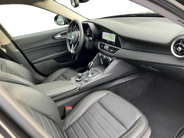 Alfa Romeo GIULIA 2.0T B-Tech | 200PK | 19 INCH | AD.CRUISE | CAMERA | STOEL & STUURVERWARMING |