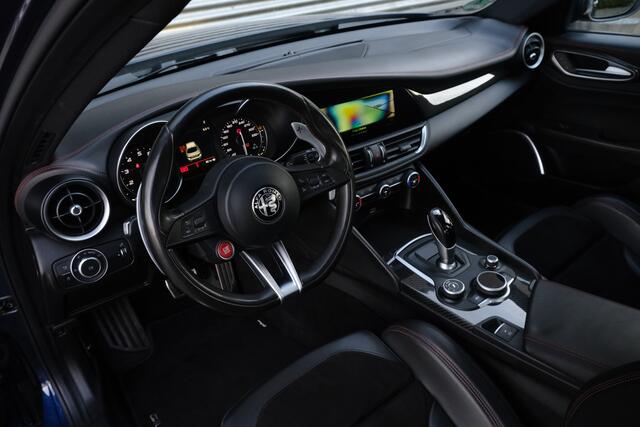 Alfa Romeo GIULIA 2.9 V6 Quadrifoglio MonteCarlo Blue Carbon