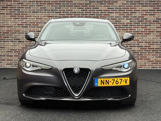 Alfa Romeo GIULIA 2.0T Super Leder | Xenon | Automaat | Rijklaar