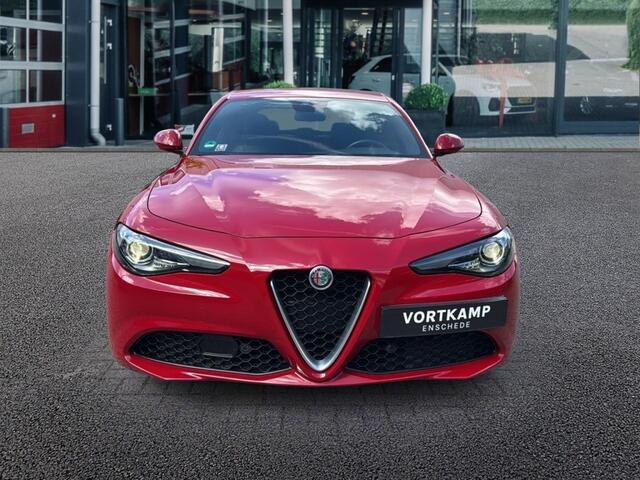 Alfa Romeo GIULIA 2.0T B-TECH LEDER/MEMORY/TREKHAAK/CAMERA/NAVI/ACC/STOEL-STUURVERW