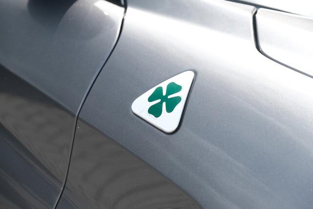 Alfa Romeo GIULIA 2.9 V6 Quadrifoglio Facelift MY2021 Dealer Onderhouden Grigio Vesuvio