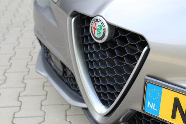 Alfa Romeo GIULIA 2.0 T 280Pk Q4 AWD Veloce | Panoramadak | Origineel NL