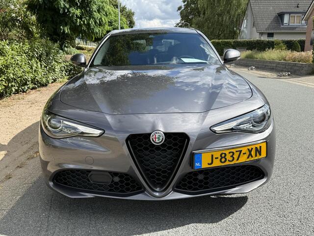 Alfa Romeo GIULIA 2.0T Sprint 200PK AutomaatoVeloceoLeder