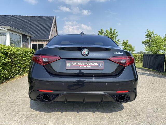 Alfa Romeo GIULIA 2.0 T Veloce stoelen 300 PK dealer auto!