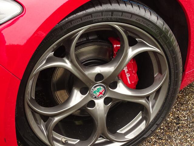 Alfa Romeo GIULIA 2.0T | 310PK | Rosso | Cloverleafs | Verlaagd | Zeer netjes!