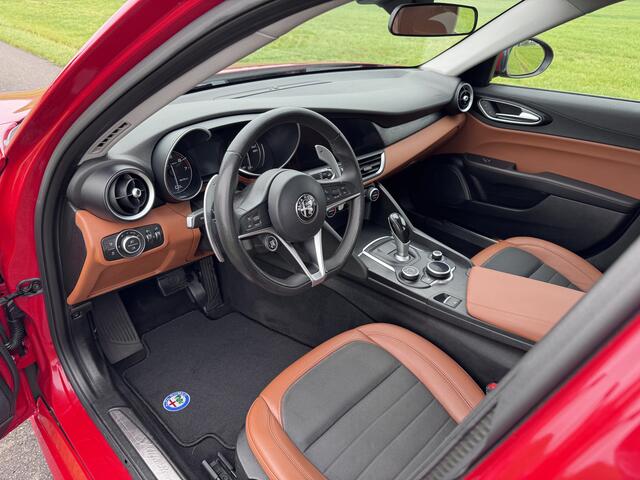 Alfa Romeo GIULIA 2.0T | 310PK | Rosso | Cloverleafs | Verlaagd | Zeer netjes!