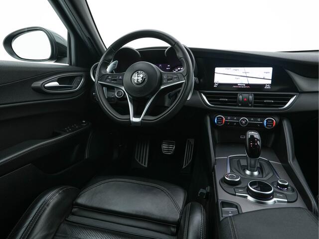 Alfa Romeo GIULIA 2.0T B-Tech (INCL.BTW) Aut. *LUXURY-LEATHER | XENON | ADAPTIVE-CRUISE | MEMORY-PACK | HEATED-SPORTSEATS | KEYLESS | CAMERA | NAVI-FULLMAP | DAB+ | SHIFT-PADDLES | PRIVACY-GLASS | SHIFT-PADDLES | ECC | 18
