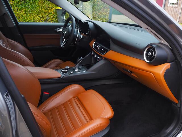 Alfa Romeo GIULIA 2.0 T AWD Veloce Q4 280PK - TREKHAAK -