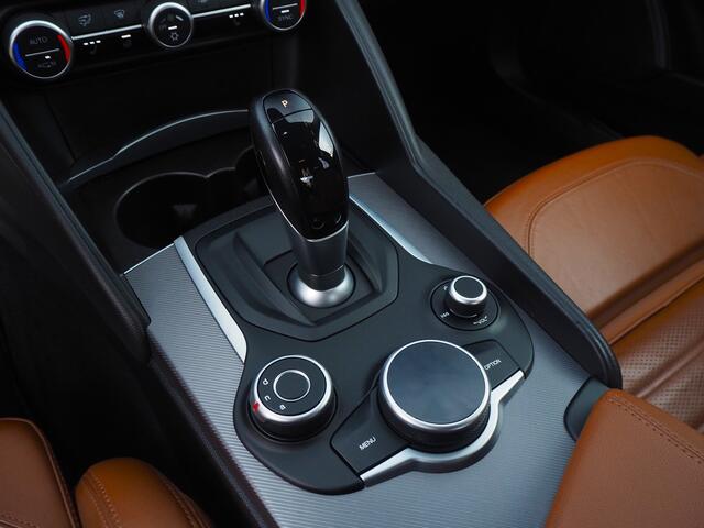 Alfa Romeo GIULIA 2.0 T AWD Veloce Q4 280PK - TREKHAAK -