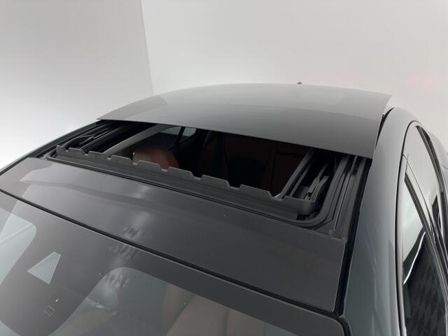 Alfa Romeo GIULIA 2.0T Sprint (INCL.BTW) Aut. *PANO | LEATHER-FABRIC | XENON | ADAPTIVE-CRUISE | BLIND-SPOT | SPORTSEATS | CAMERA | NAVI-FULLMAP | DAB+ | SHIFT-PADDLES | PRIVACY-GLASS | ECC | 18"ALU*