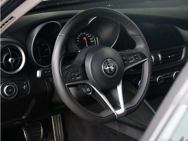 Alfa Romeo GIULIA 2.0T Super | Xenon | Navi | Clima | BTW |