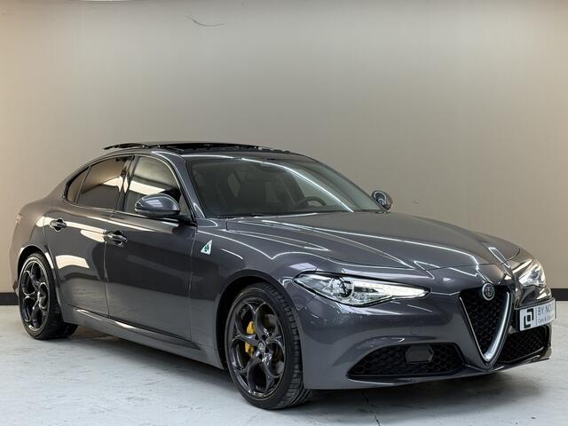 Alfa Romeo GIULIA 2.0T Super, 200pk, 2017, 2de eigenaar, Panoramadak, Navigatie, Afneembare trekhaak, Climate control, Cruise control, Parkeersensoren, Xenon koplampen, Volledige historie,