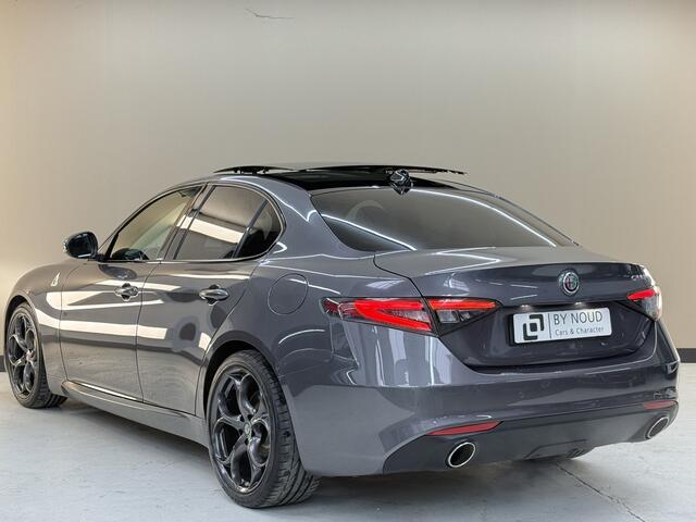 Alfa Romeo GIULIA 2.0T Super, 200pk, 2017, 2de eigenaar, Panoramadak, Navigatie, Afneembare trekhaak, Climate control, Cruise control, Parkeersensoren, Xenon koplampen, Volledige historie,