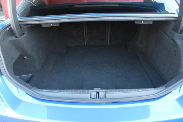 Alfa Romeo GIULIA 2.0 T 280PK Q4 AWD VELOCE | FULL MAP NAVIGATIE | BI-XENON KOPLAMPEN | LED ACHTERLICHTEN | LEDEREN BEKLEDING | ELEKTRISCH VERSTELBARE "VELOCE" SPORTSTOELEN MET VERWARMING EN OP DE BESTUURDERSSTOEL GEHEUGEN | ELEKTRISCH VERSTELBARE ZIJDELINKSE STEUNEN OP VO