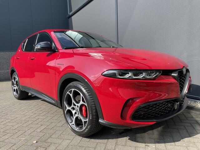 Alfa Romeo Tonale 1.5 Hybrid 160PK VGT TCT7 Veloce Automaat - Climate control - Cruise control -Park. sensoren V+A - Navi full map - A-uitrijcamera - LMV 19"- V.Stoelen verwarmb. - Stuurflippers - Digitaal instrumentenpaneel - Matrix verlicht