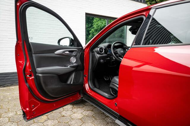 Alfa Romeo Tonale 1.3T 280pk PHEV Edizione Speciale Pano H/K Leder