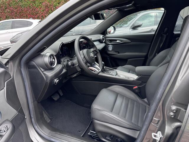 Alfa Romeo Tonale 1.5T Hybrid Ti | Schuifdak | H+K | BTW | Full Options! Nieuwstaat!