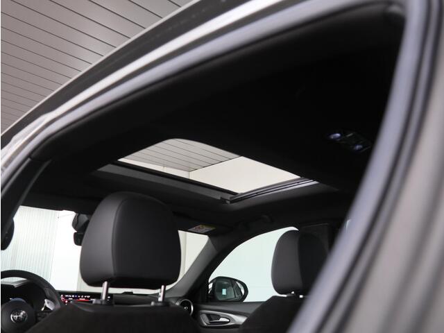 Alfa Romeo Tonale 1.5T Hybrid Veloce | Pano-Dak | Matrix Led | 360 Camera | ACC |