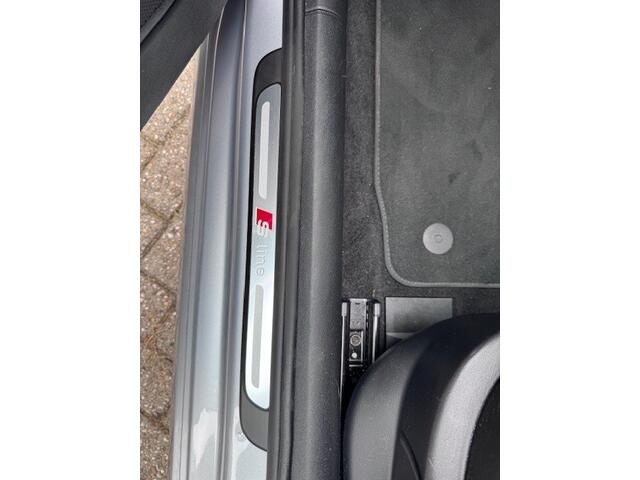 Audi A1 1.0 TFSI Adrenalin S-line en Navi. 17 inch. velgen