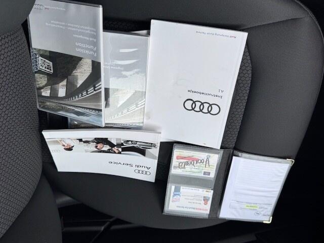 Audi A1 1.0 TFSI Adrenalin S-line en Navi. 17 inch. velgen