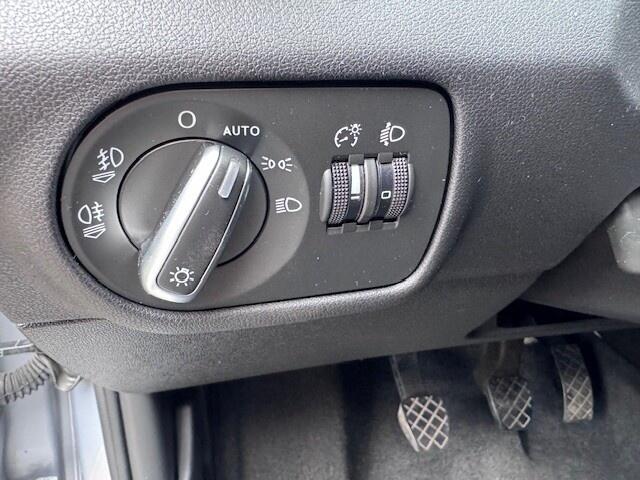 Audi A1 1.0 TFSI Adrenalin S-line en Navi. 17 inch. velgen