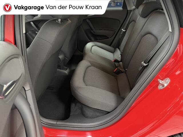 Audi A1 1.0 TFSI Adrenalin Trekhaak / All season banden