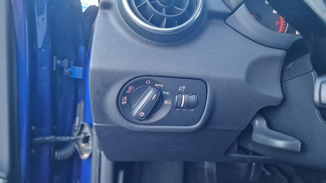 Audi A1 1.0 TFSI Sport line S-Line Edition, Stoelverwarming